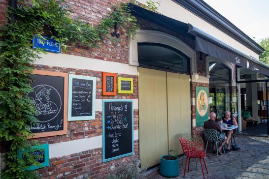 De buitengevel van Tati coffee
