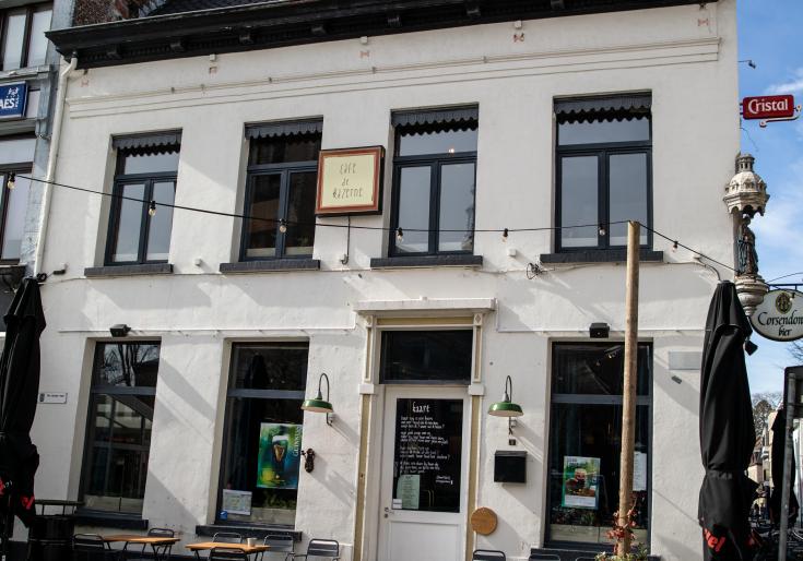 Buitenkant van café Kazerne