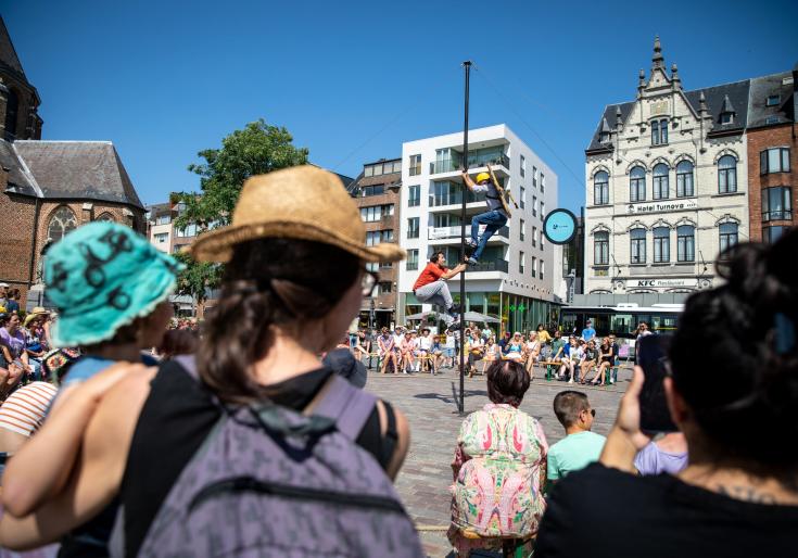 Straatartiesten op de Grote Markt