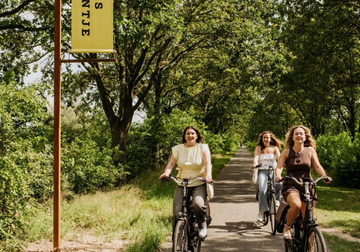 Fietsers op het Bels Lijntje
